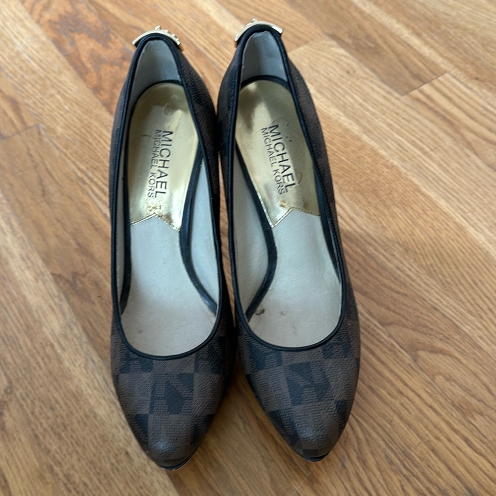 Michael Kors pumps
